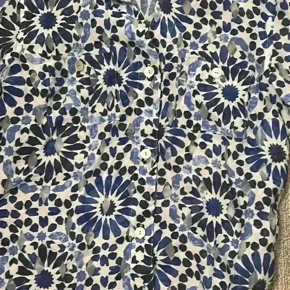 6P gorgeous blue and white button up blouse - Picture 10 of 11